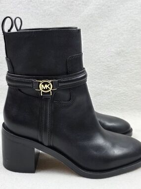 Michael Kors Mindy Leather Ankle Boots Women's Size 6.5 Black Gold Signature